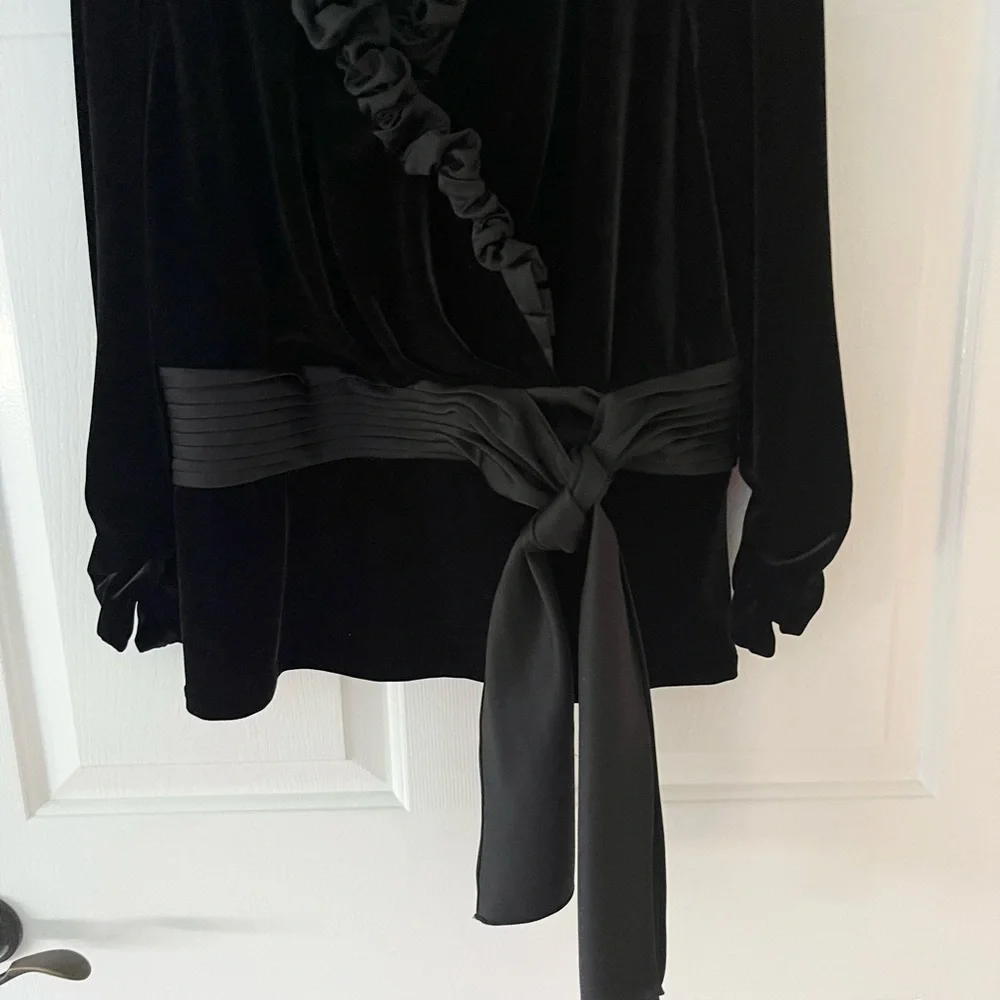 Tadashi Shoji Long Sleeved Jacket - Picture 3 of 4